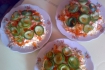 Рецепт. Салат с копчёным сыром, помидорами и огурцами