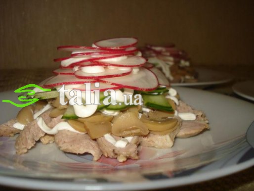 Рецепт. Мясной салат с грибами