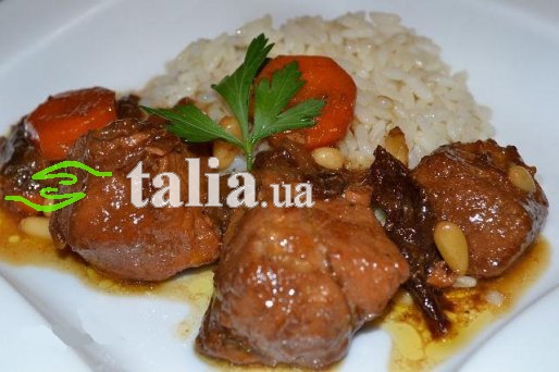 Рецепт. Мясо с черносливом и кедровыми орехами