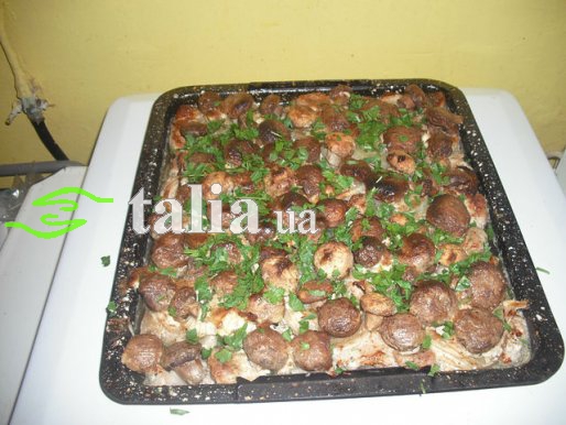 Рецепт. Свинина с грибами и картошкой в духовке