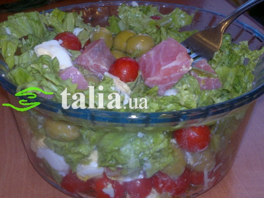 Рецепт. Салат с лососем и оливками