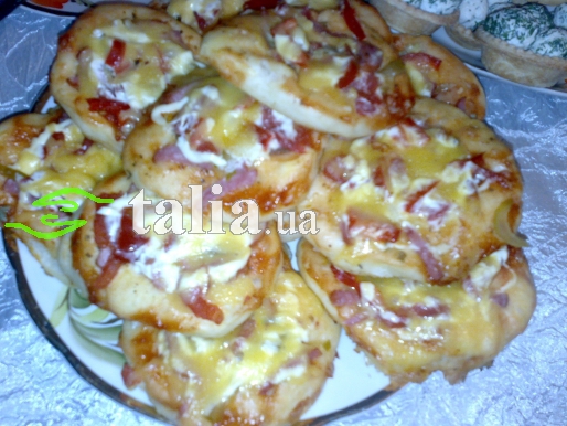 Рецепт. Пицца с консервированными помидорами