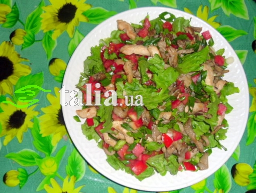 Рецепт. Салат без майонеза с жареным куриным филе