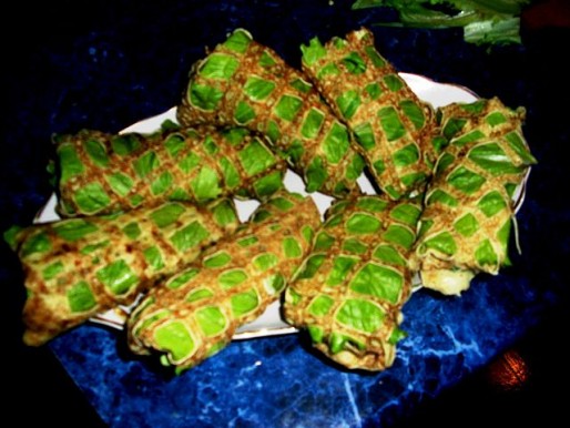 Рецепт. Кружевные блинчики с салатными листьями