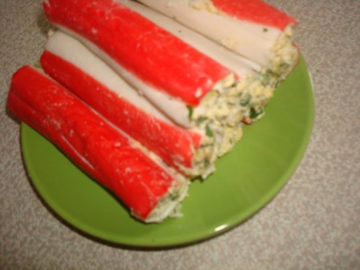 Рецепт. Крабовые палочки фаршированные сыром и зеленью