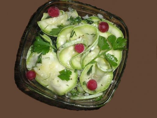 Рецепт. Салат из кабачков с зеленью