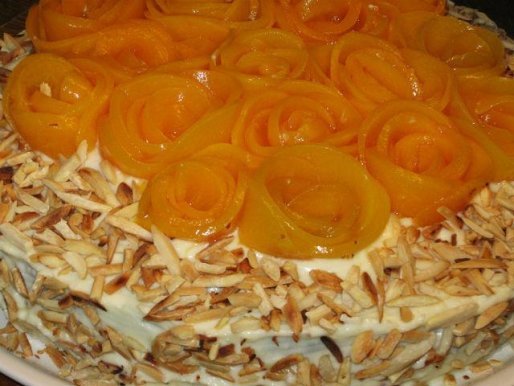 Рецепт. Морковный торт с творожным кремом