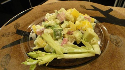 Рецепт. Салат с авокадо из сельдерея