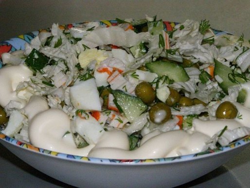 Рецепт. Салат из пекинской капусты, огурцов и зелёного горошка