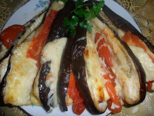 Рецепт. Баклажаны в духовке с брынзой и помидорами