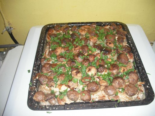 Рецепт. Свинина с грибами и картошкой в духовке